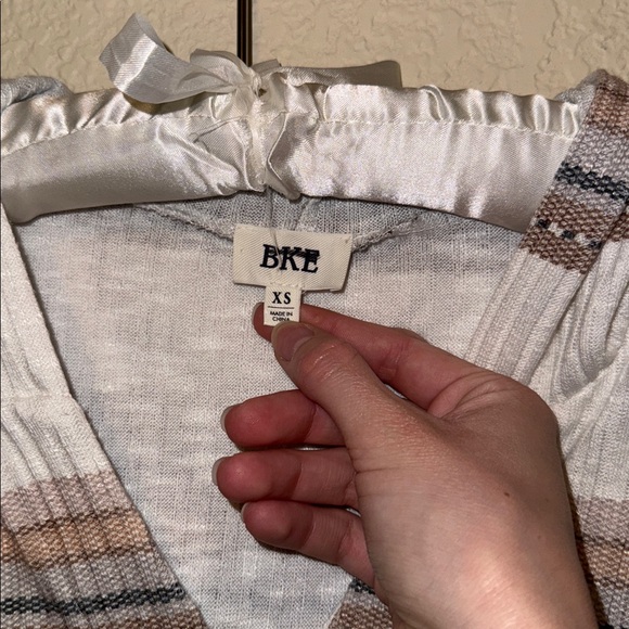 BKE V-Neck Sweater with Cream and Tan Stripes - Picture 2 of 4